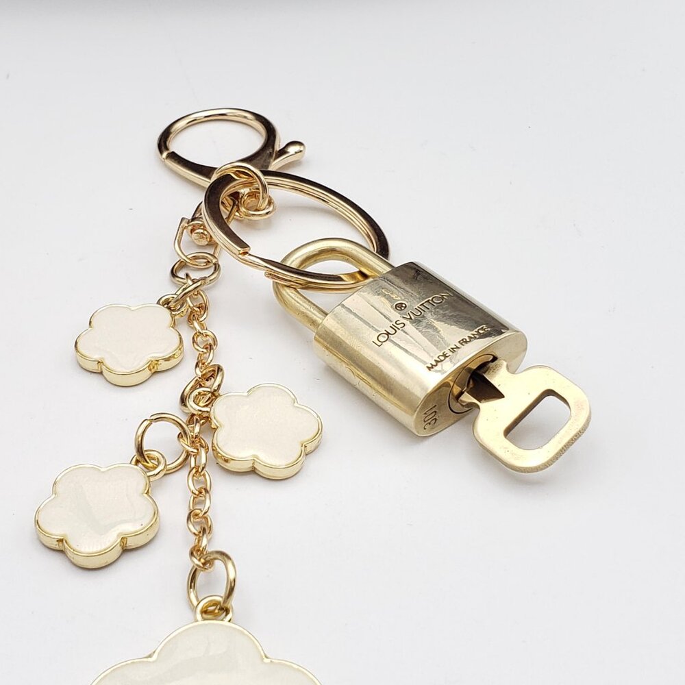 Louis Vuitton Gold Lock & Key 🔑 Authentic LV Unbranded Flower Keychain Charm - Picture 6 of 16